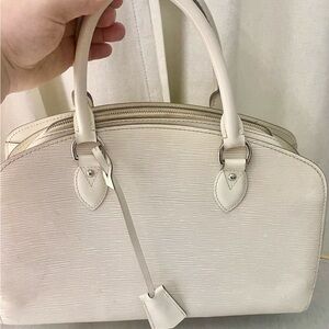 Louis Vuitton patent handbag! Great for first LV